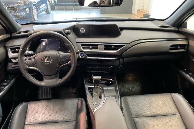 LEXUS UX 7