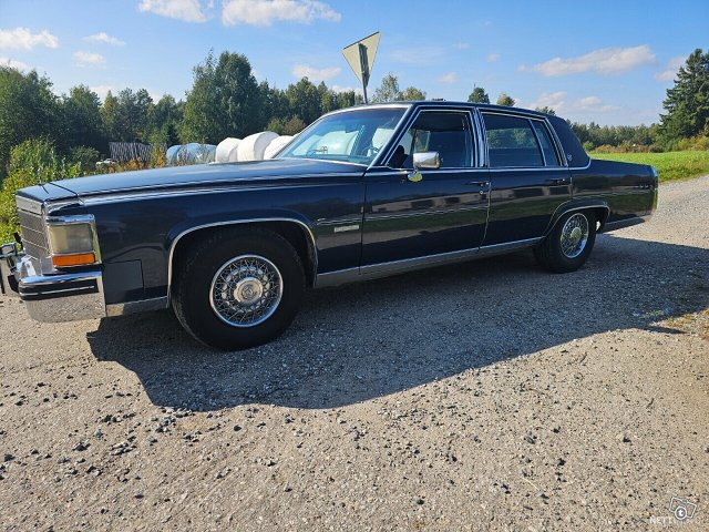 Cadillac Fleetwood 2