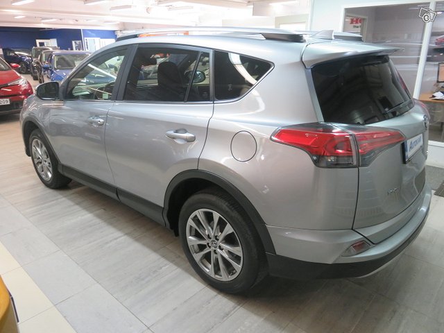 TOYOTA RAV4 17