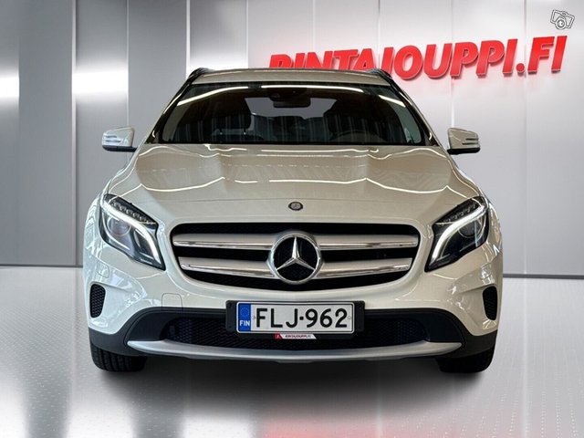 Mercedes-Benz GLA 3