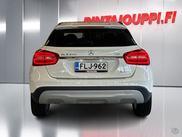 Mercedes-Benz GLA 5