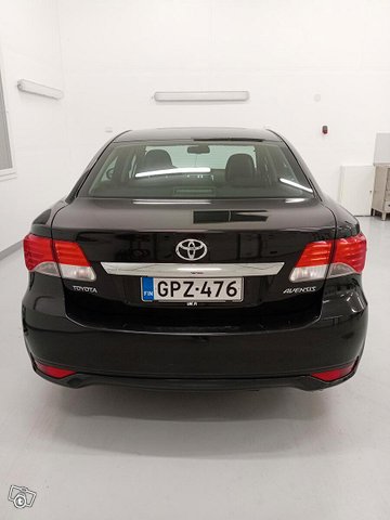 Toyota Avensis 5