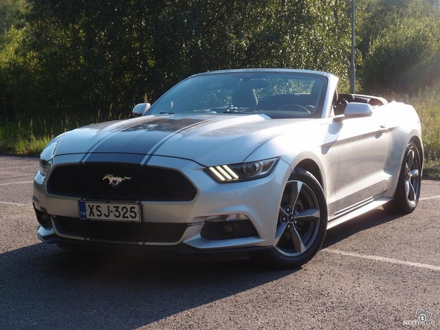 Ford Mustang 1