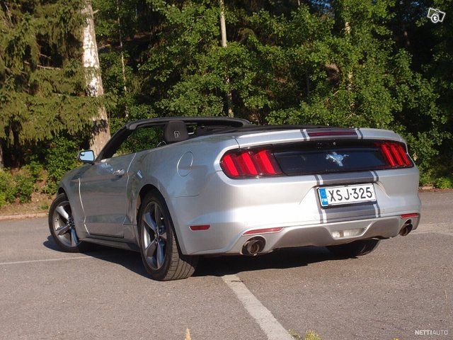 Ford Mustang 4