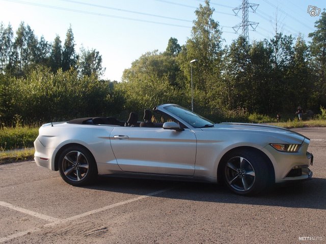 Ford Mustang 6