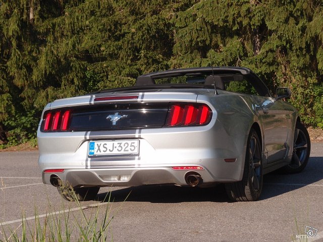 Ford Mustang 25