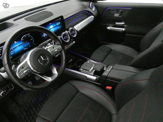 Mercedes-Benz EQB 13