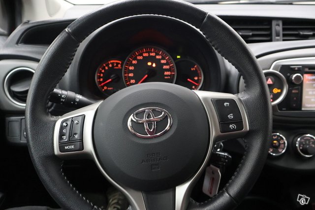 Toyota Yaris 11