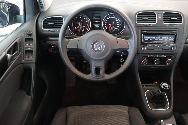 Volkswagen Golf 23