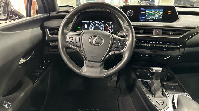 Lexus UX 11