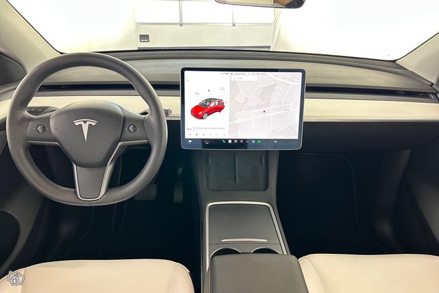 Tesla Model Y 14