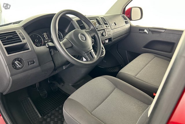 Volkswagen Caravelle 8