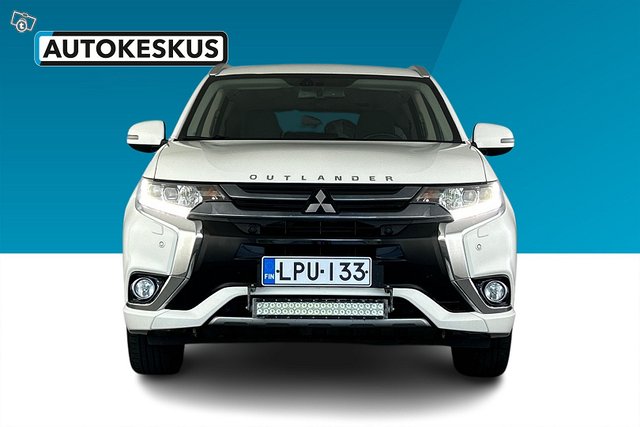 Mitsubishi Outlander PHEV 5