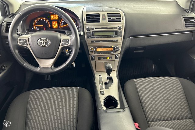 Toyota Avensis 14