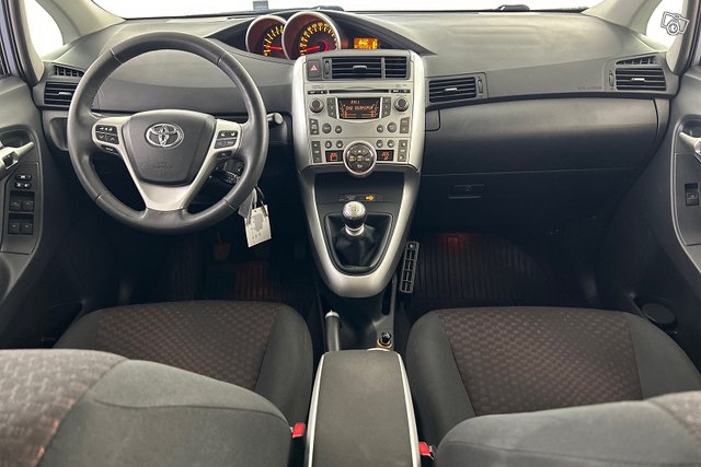 Toyota Verso 20