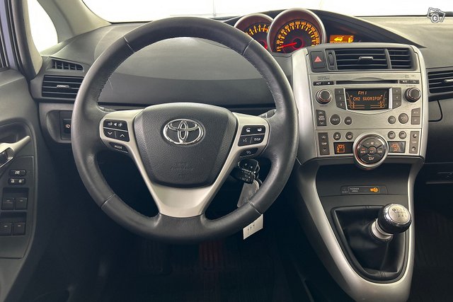 Toyota Verso 22