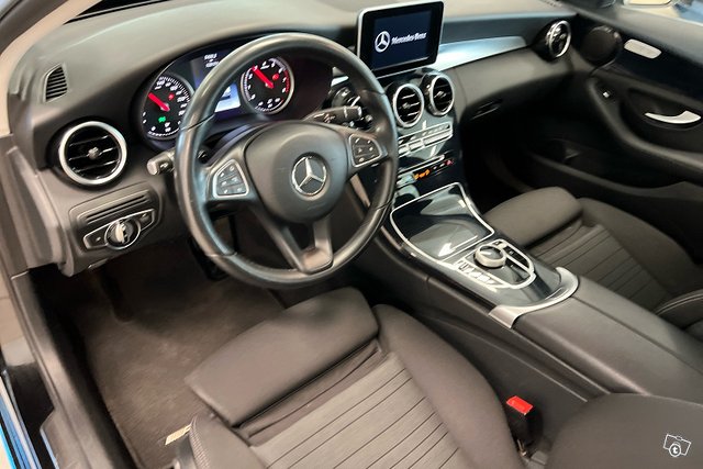 Mercedes-Benz C 8