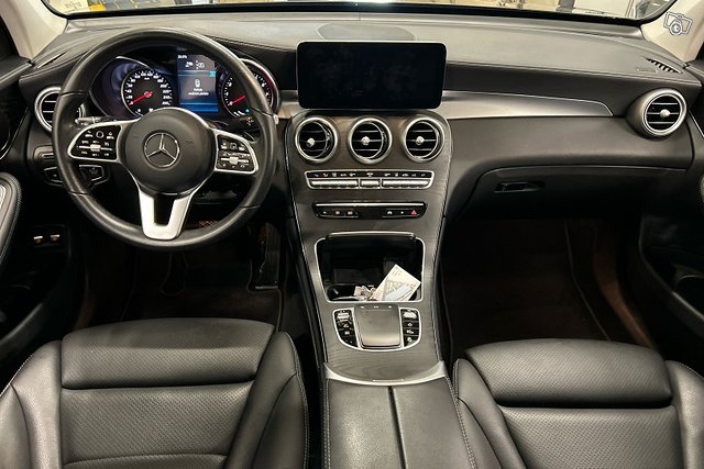 MERCEDES-BENZ GLC 8