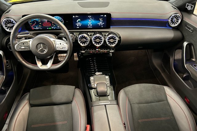 MERCEDES-BENZ CLA 8