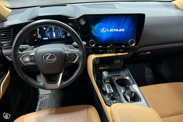 Lexus NX 8