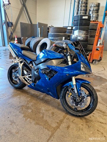 Yamaha YZF-R1 3