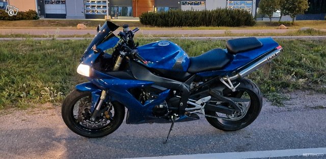 Yamaha YZF-R1 4