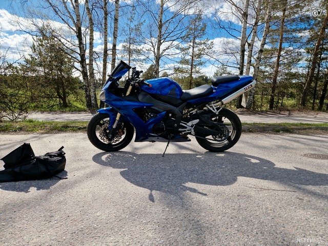 Yamaha YZF-R1 7