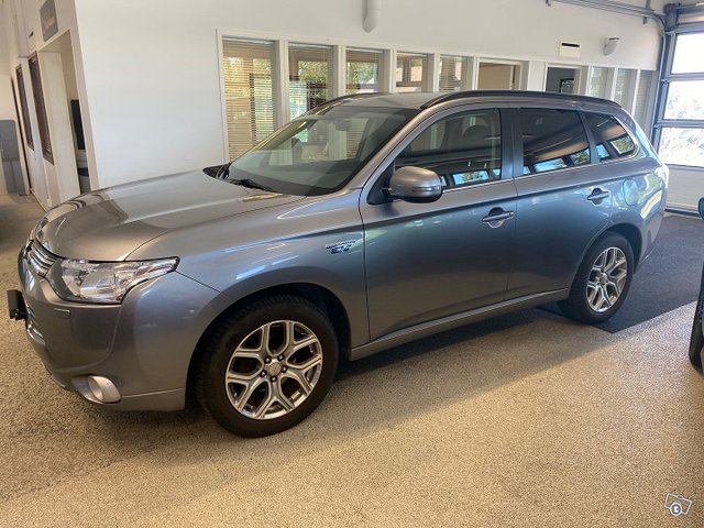 MITSUBISHI Outlander PHEV 2