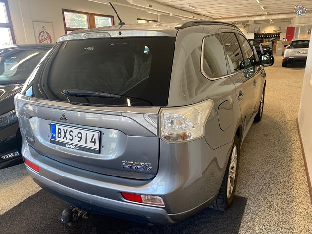 MITSUBISHI Outlander PHEV 4