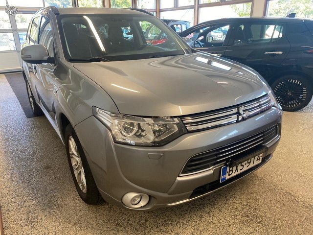 MITSUBISHI Outlander PHEV 5