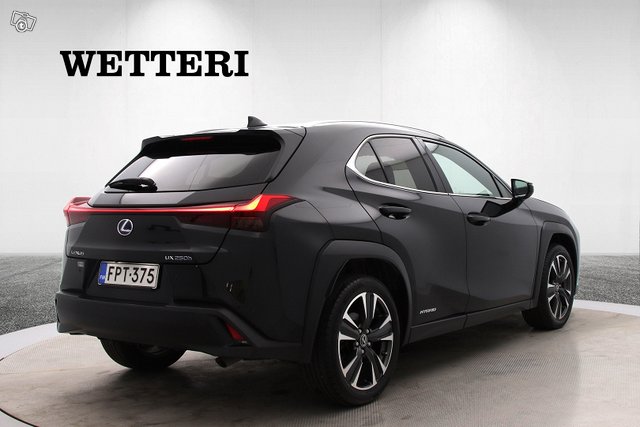 Lexus UX 5