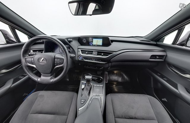 Lexus UX 10