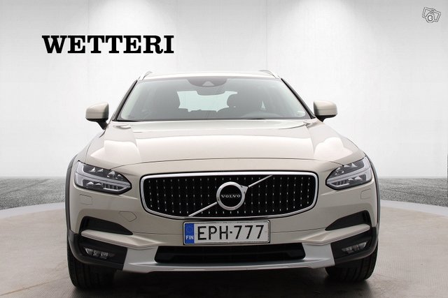 Volvo V90 Cross Country 8