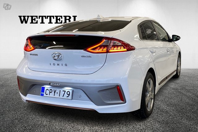 Hyundai IONIQ Electric 3