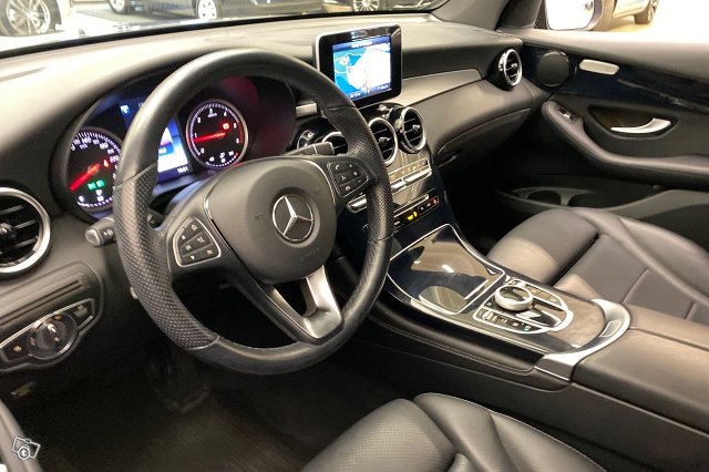 Mercedes-Benz GLC 8