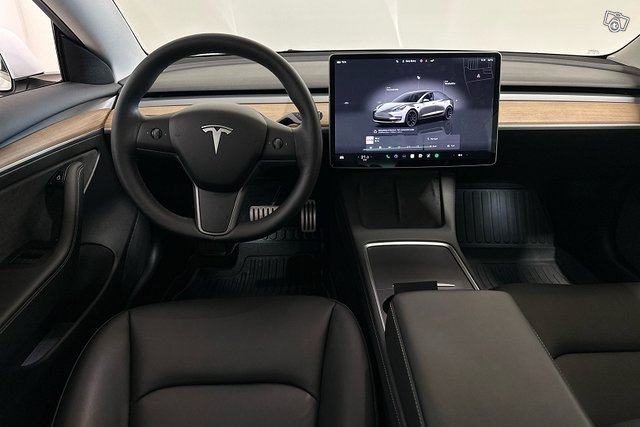 Tesla Model 3 7