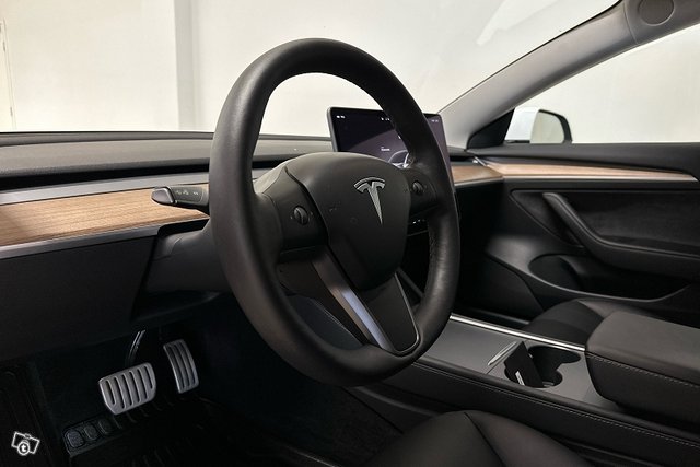 Tesla Model 3 9