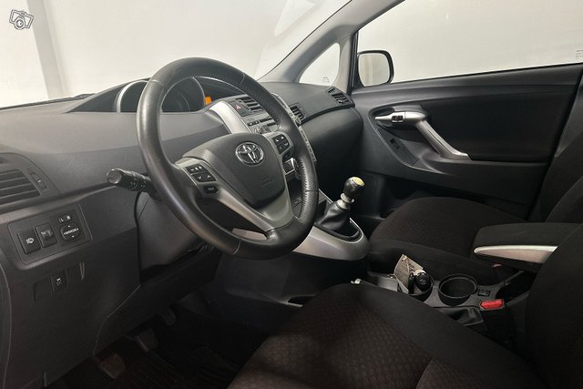 Toyota Verso 6