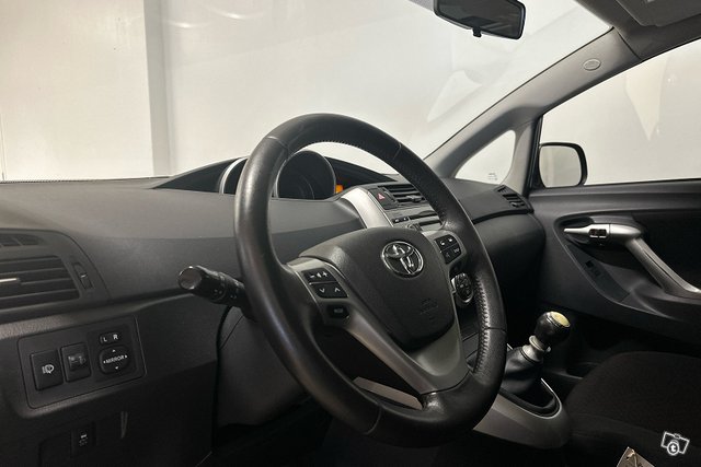 Toyota Verso 9