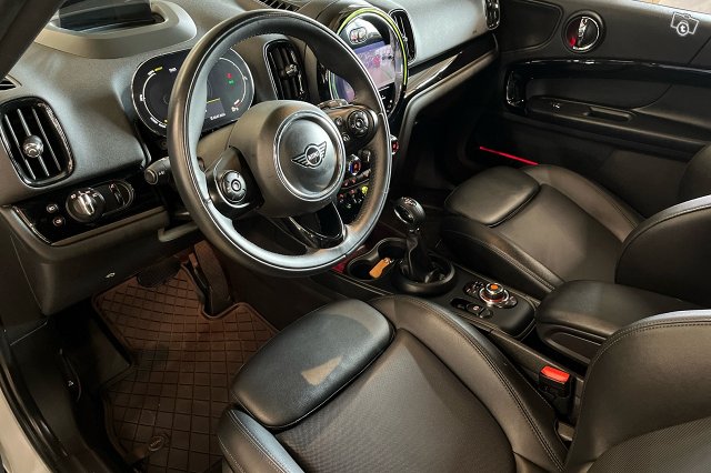 MINI COUNTRYMAN 8