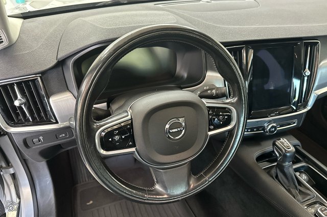 Volvo S90 8