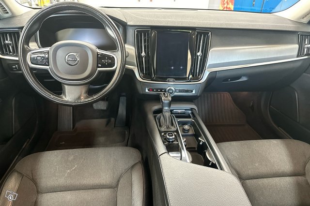 Volvo S90 9