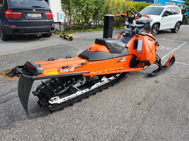 Ski-Doo SUMMIT X 800R E-TEC 154" 4