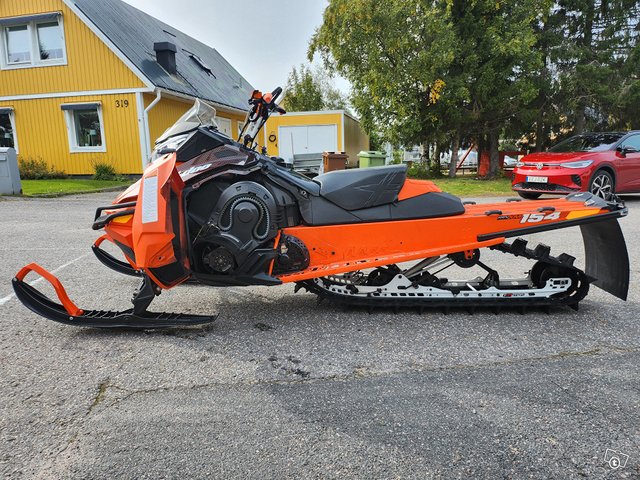 Ski-Doo SUMMIT X 800R E-TEC 154" 8