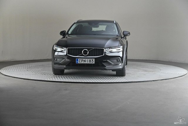 Volvo V60 Cross Country 3