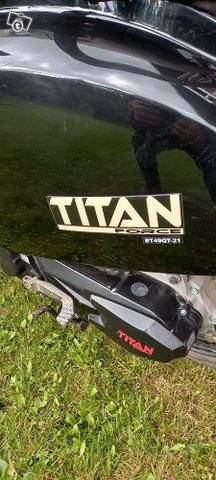 Titan Retro 4