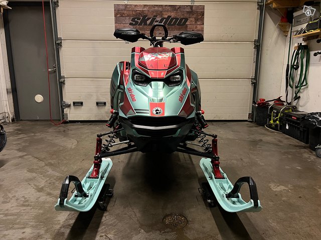 Ski-Doo Freeride 146 850E-TEC Turbo R 2024 3