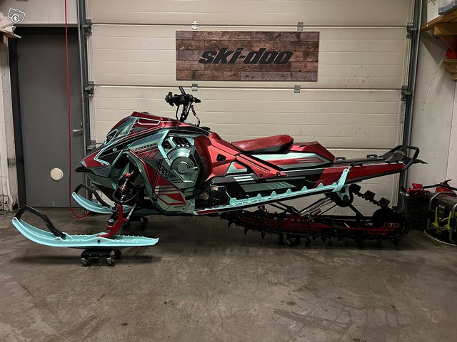 Ski-Doo Freeride 146 850E-TEC Turbo R 2024 4