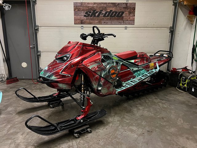 Ski-Doo Freeride 146 850E-TEC Turbo R 2024 2