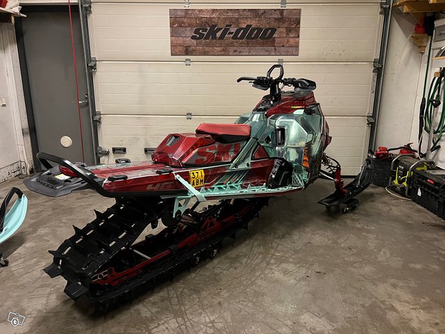 Ski-Doo Freeride 146 850E-TEC Turbo R 2024 5